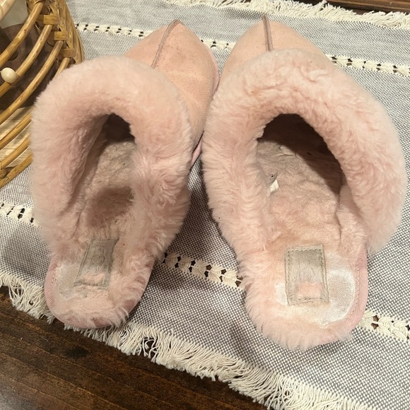 Ugg Scuffette Pink Women's Slippers, size 10, GUC, see photos, baby pink, fluffy - Picture 7 of 8